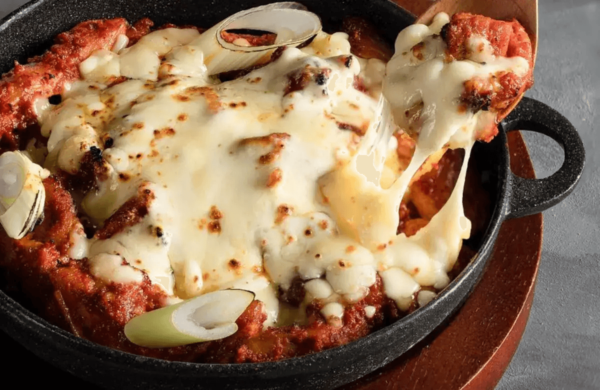 <p>Korean Style Fire Chicken With Cheese</p>
 Image